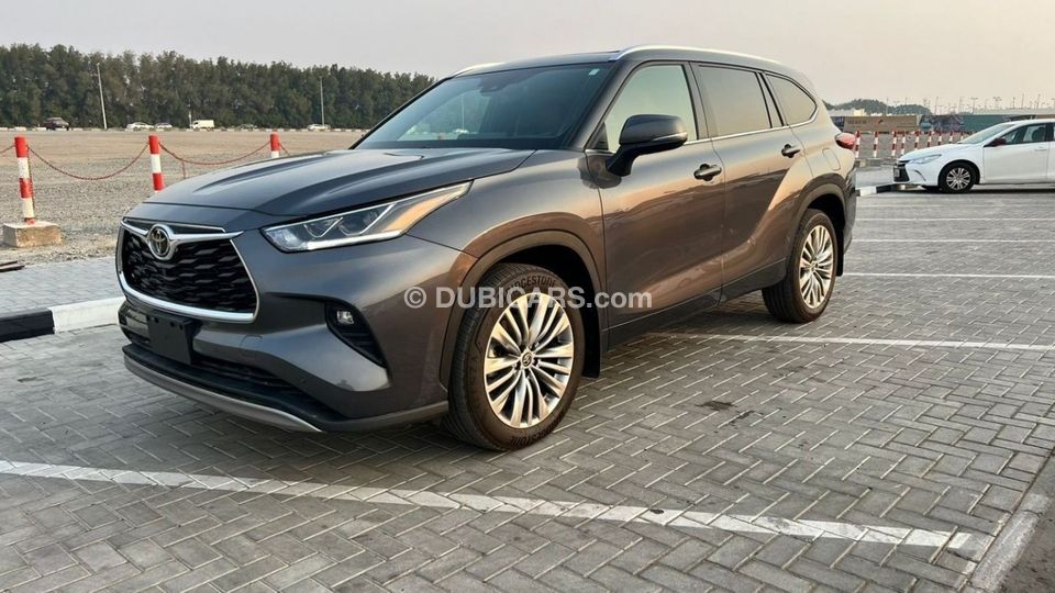 Used TOYOTA HIGHLANDER Platinum 2023 for sale in Sharjah - 662595