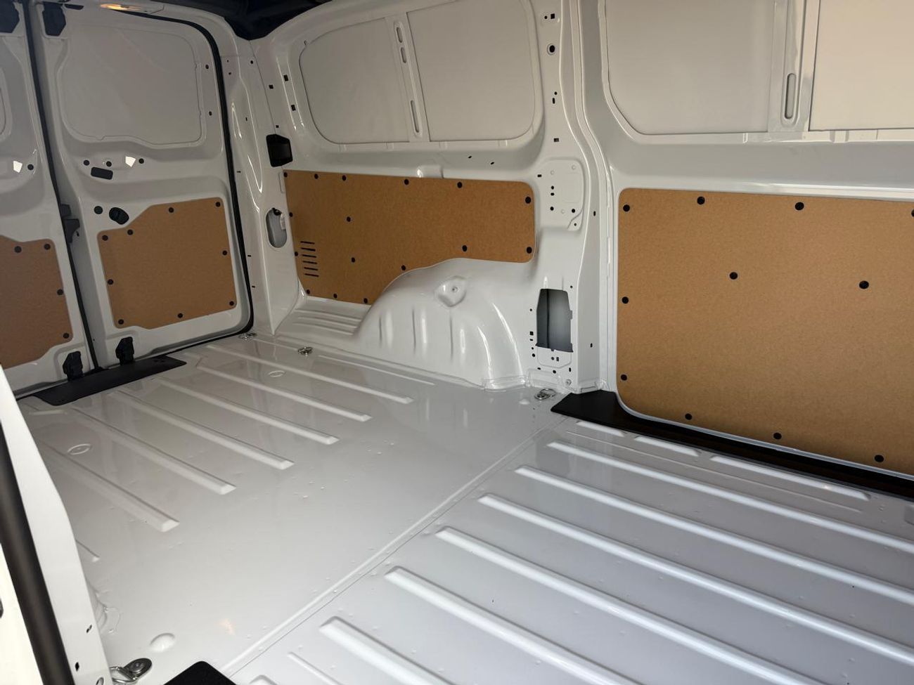 Peugeot Expert 2.0L DIESEL  AUTOMATIC TRANSMISSION ( FOR RE-EXPORT ONLY )