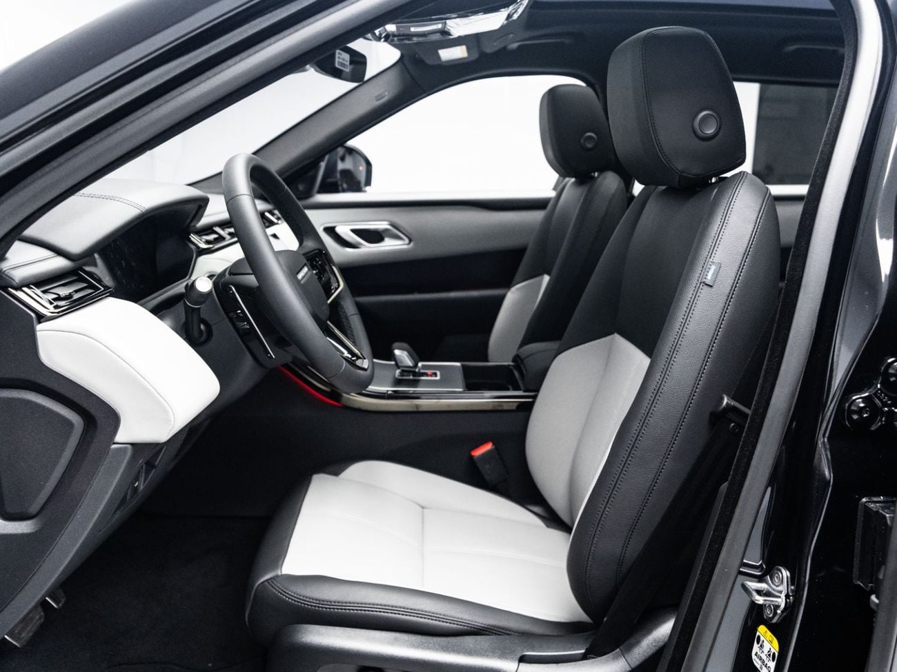 لاند روفر رينج روفر فيلار R-DYNAMIC S BUY NOW, PAY 2027 | THE BLACKLINE STANDARD | 2031 Land Rover Warranty & Service Contract