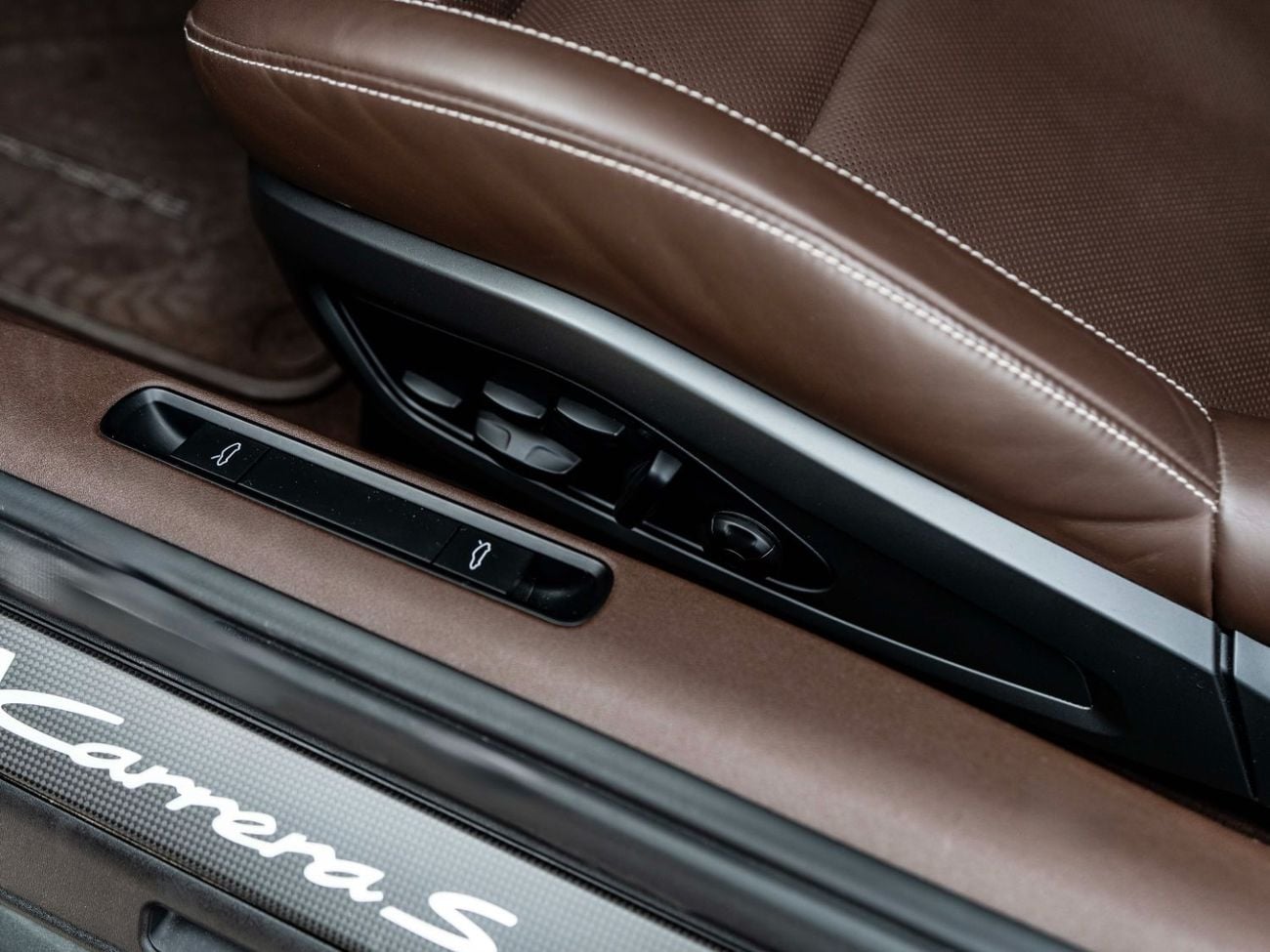 Porsche 911 Carrera 3.0L (444 HP) Coupe