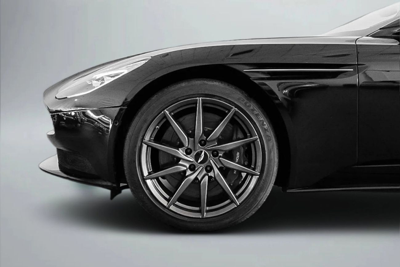 أستون مارتن DB11 Std 5.2L