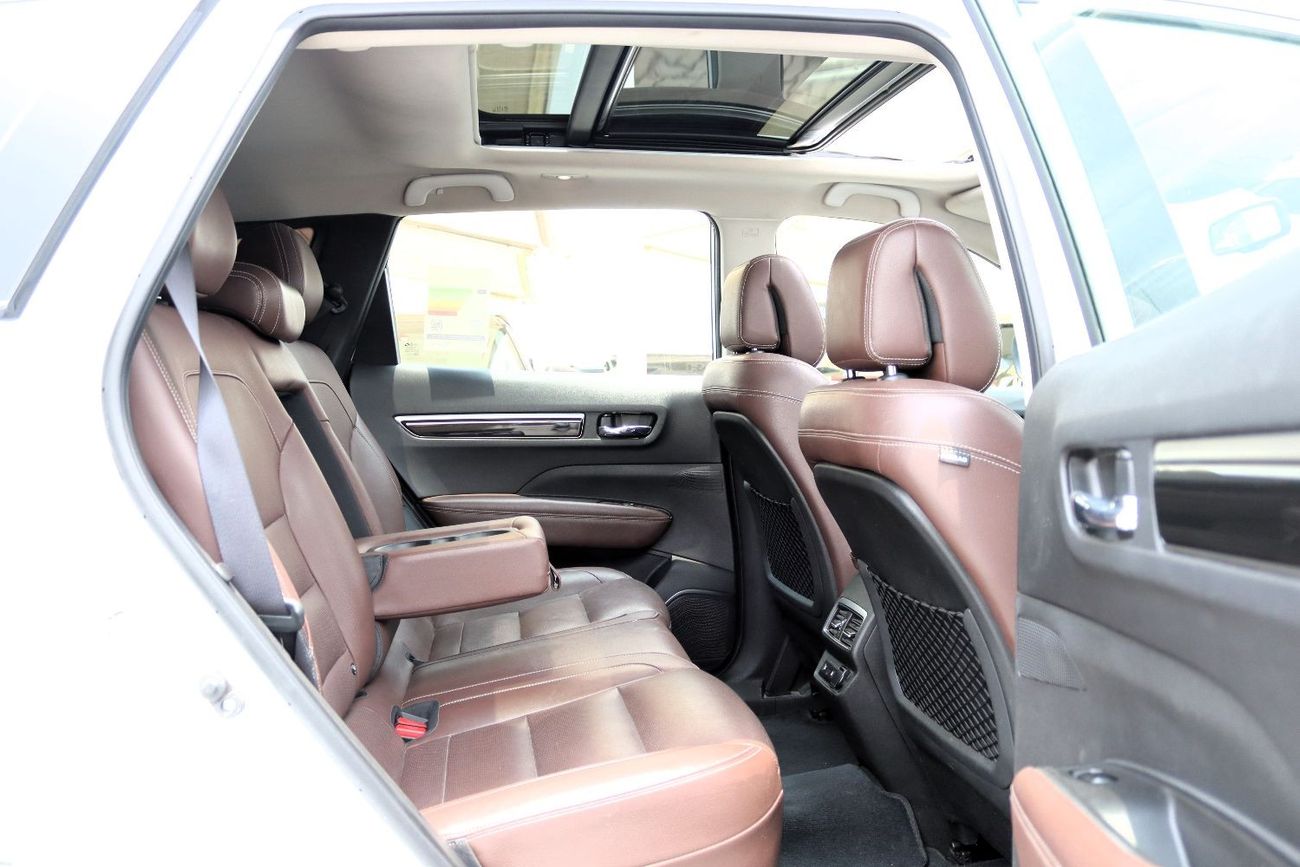 رينو كوليوس LE خالية من الحوادث - خليجي - فل اوبشن - السيارة بحالة ممتازة من الداخل والخارج