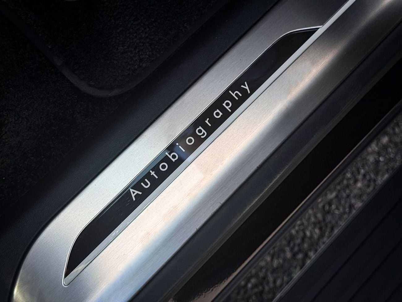 Land Rover Range Rover AUTOBIOGRAPHY LWB AUTOBIOGRAPHY P460E IN RIGHT HAND DRIVE