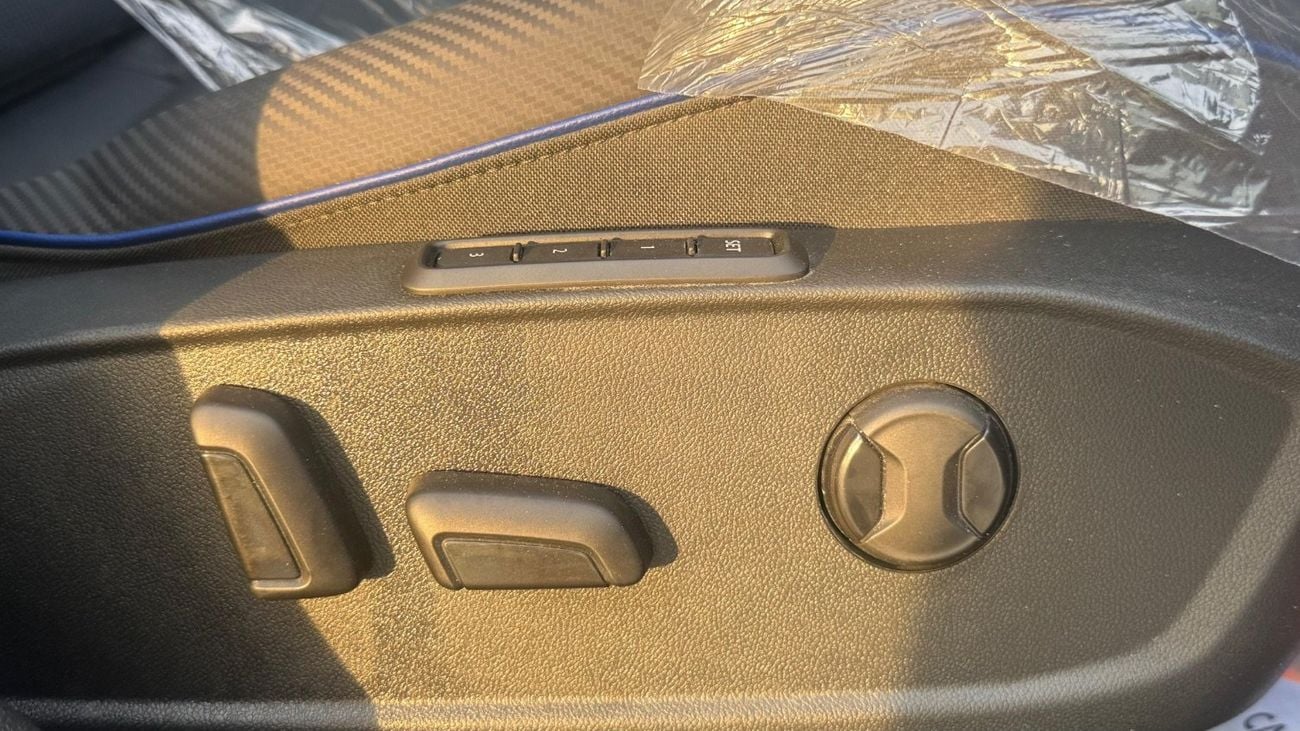 Volkswagen Golf R Base 2.0T