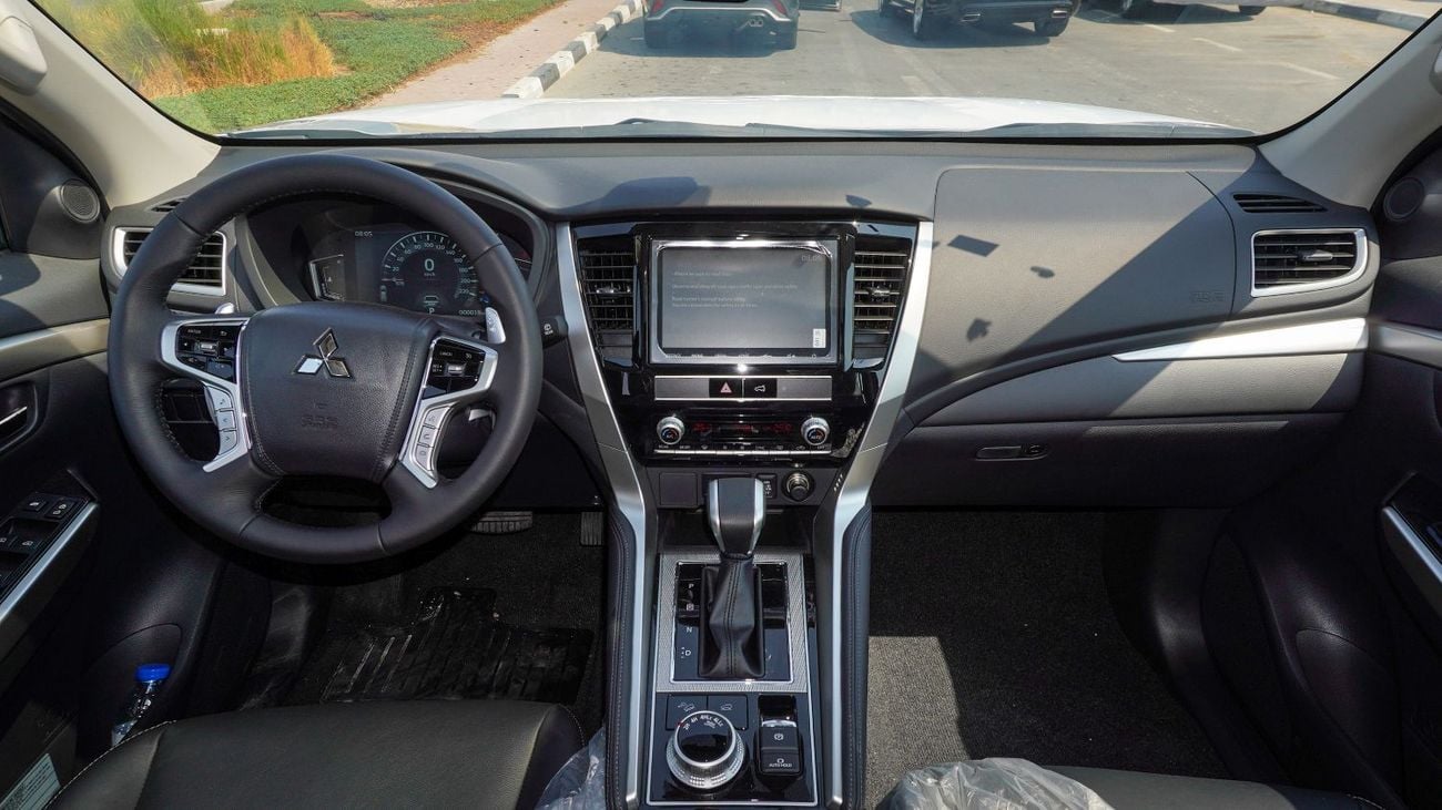 ميتسوبيشي باجيرو ميني ECTAGR040 - Mitsubishi Pajero Sport GLS Highline - 2.4L Diesel Auto - Silver