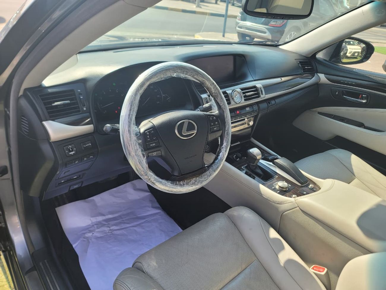 لكزس LS 460 Prestige LWB 5st 4.6L (375 HP)