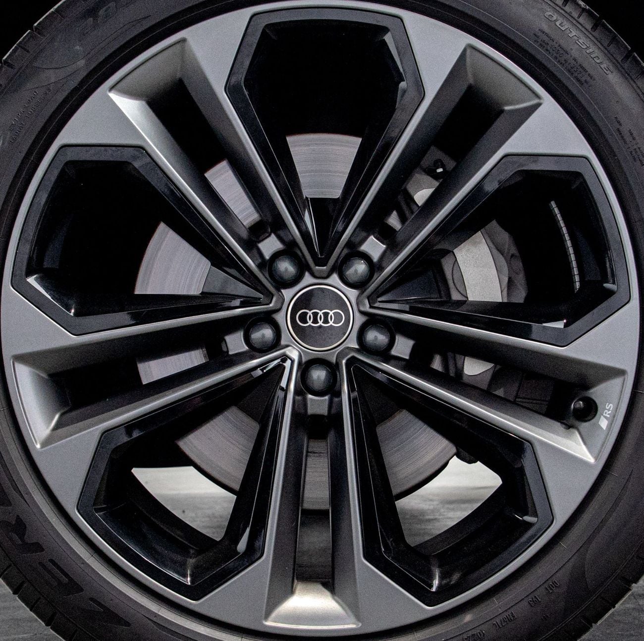 أودي Q7 45 TFSI S-LINE 45 TFSI quattro S Line 2.0L