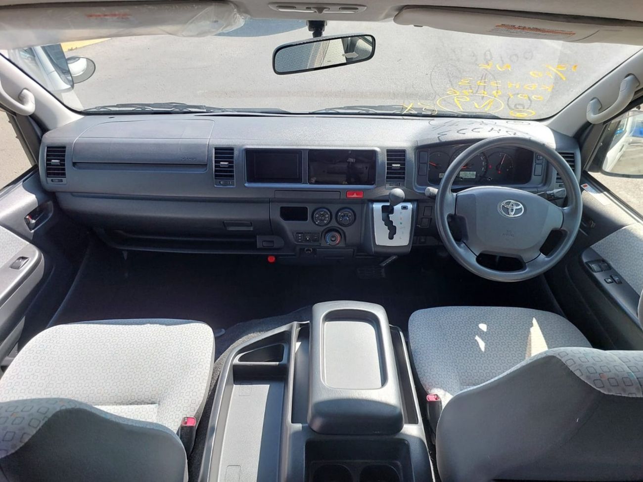 Toyota Hiace (RAMADAN OFFER) TOYOTA HIACE VAN RHD 2014 MODEL 3.0 L DIESEL AUTOMATIC(PM19576)