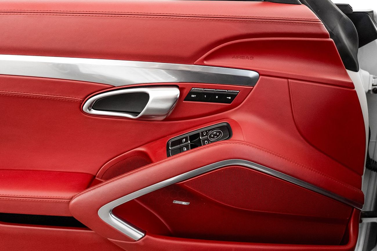 Porsche 911 Turbo S 3.8L (530 HP) Coupe