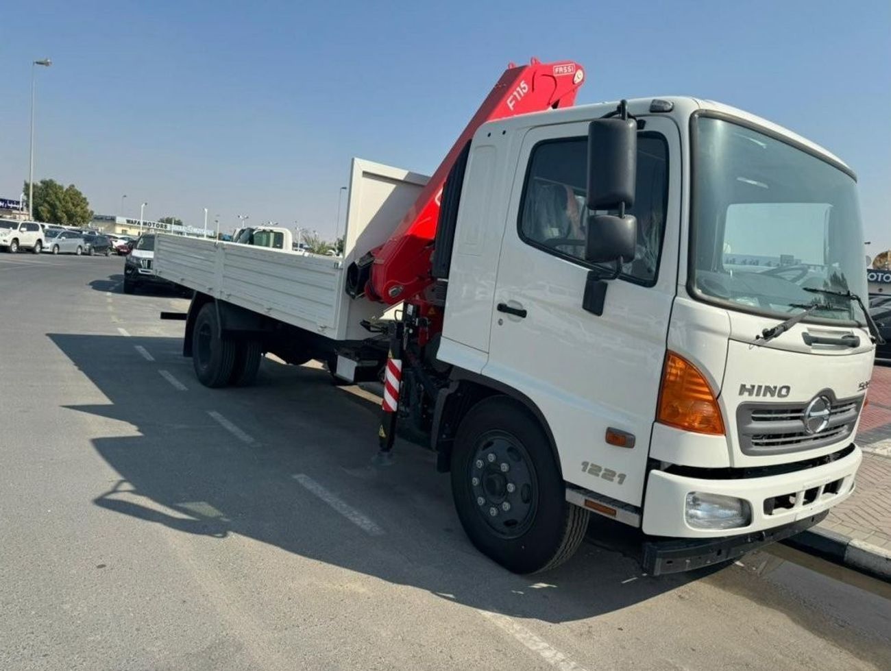 هينو 500 هينو 500 سلسلة 1221 مع صندوق كارجو والونش 5.8 طن ديزل يدوي صفر كم