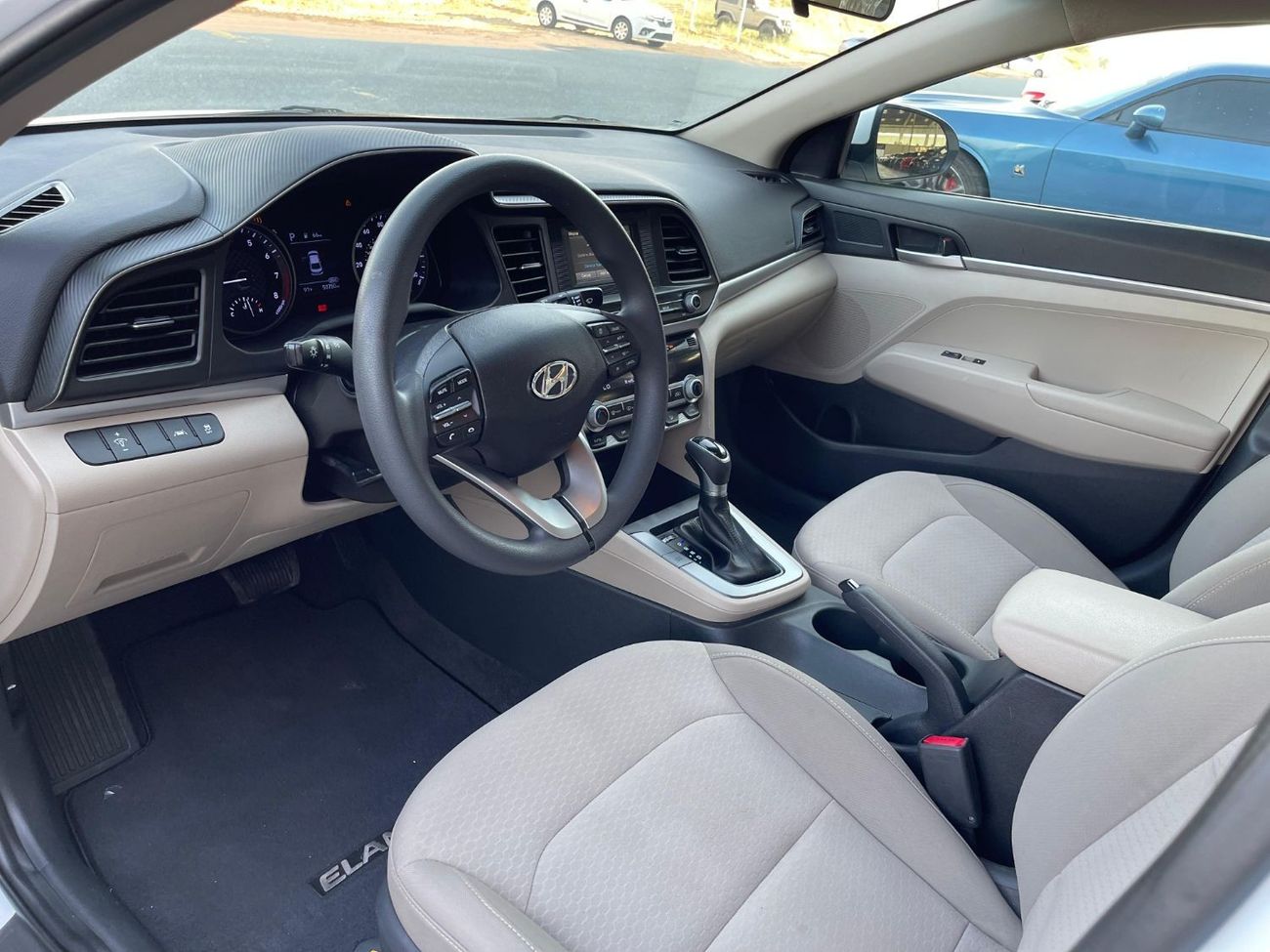 Hyundai Elantra Standard ELANTRA WHITE / LINE ASSIST /APPLE CAR PLAY