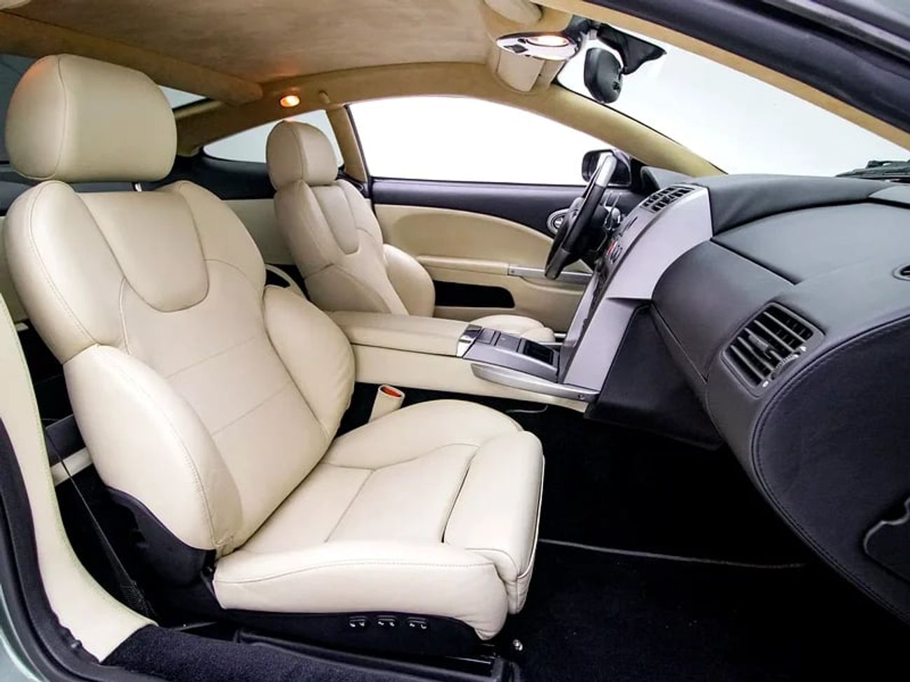 أستون مارتن فانكويش