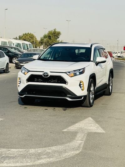 Toyota RAV4 Toyota RAV4 XLE premium