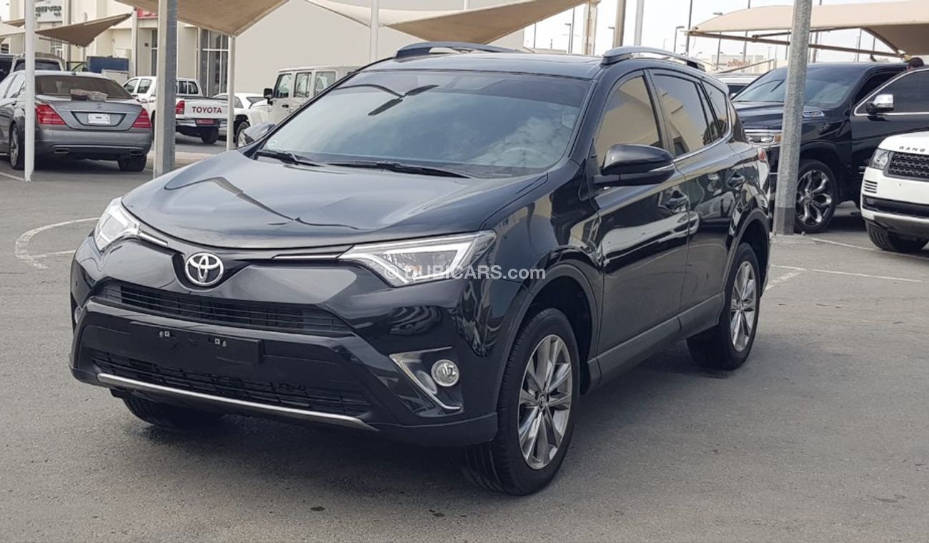 Toyota RAV4 Toyota Rav4 model 2018 GCC VXR car prefect condition full option sun roof leather seats back camera