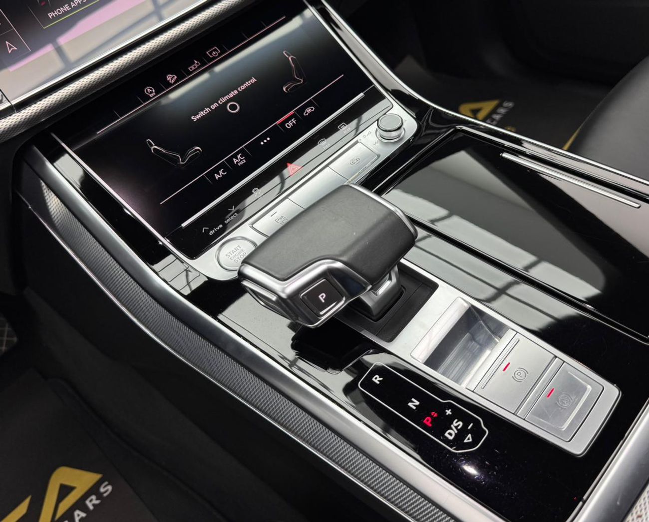 أودي Q8 55 TFSI quattro S-Line 3.0L (340 HP) 2020 Audi Q8 55TFSI S-Line, Audi Service History, 1 Year Warran