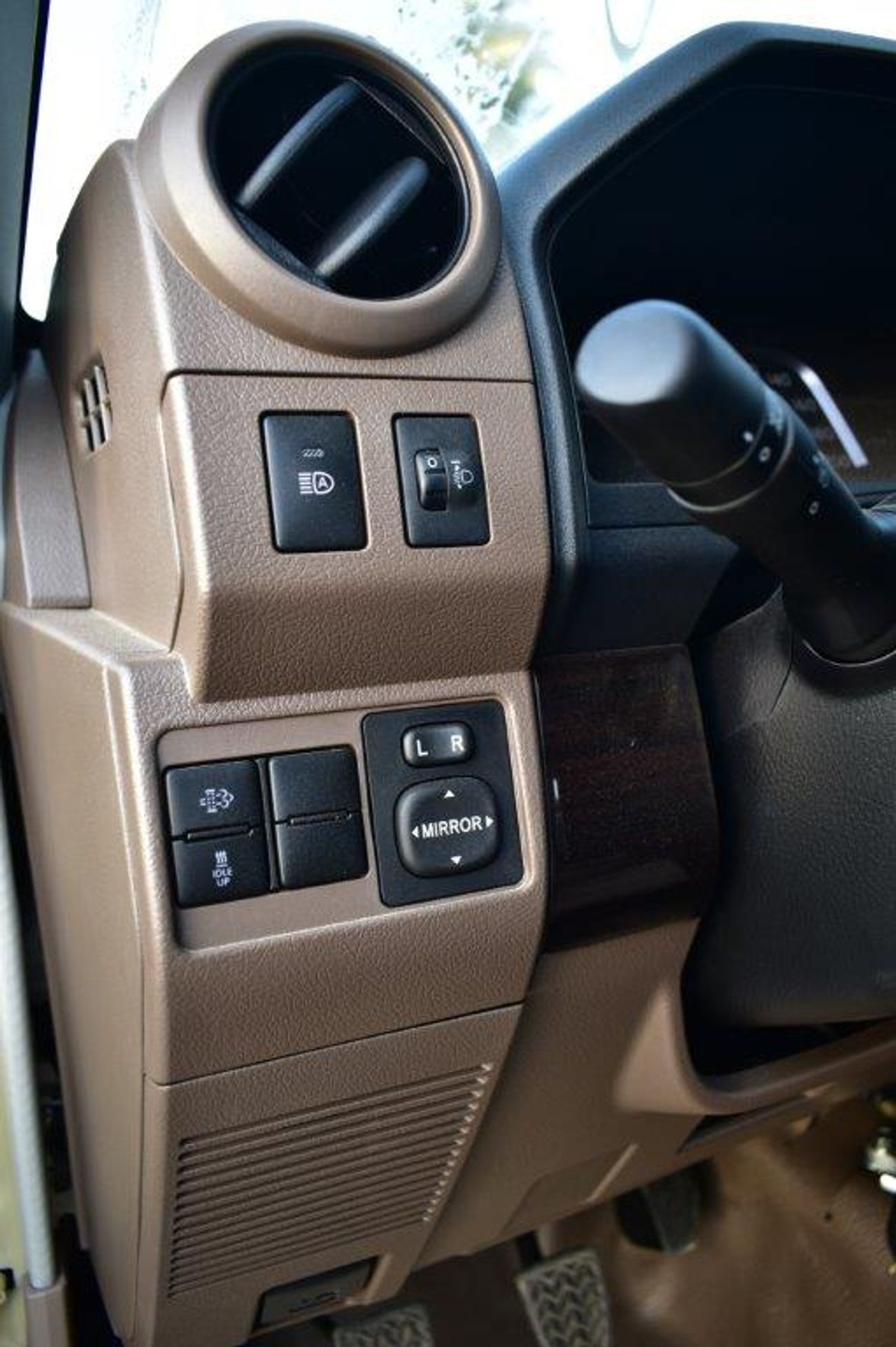 تويوتا لاند كروزر بيك آب 2025 MODEL TOYOTA LAND CRUISER SINGLE CAB PICKUP DLX 2.8L DIESEL 4WD 3-SEATER MANUAL TRANSMISSION –