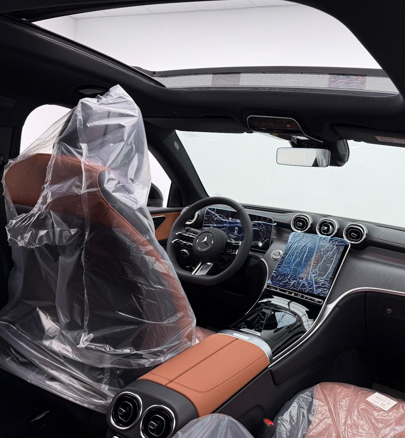 مرسيدس بنز GLC 200 4Matic *Brand New* 2025 Mercedes Benz GLC 200 AMG 4MATIC Premium Plus, 5 Years Mercedes Warranty, GC