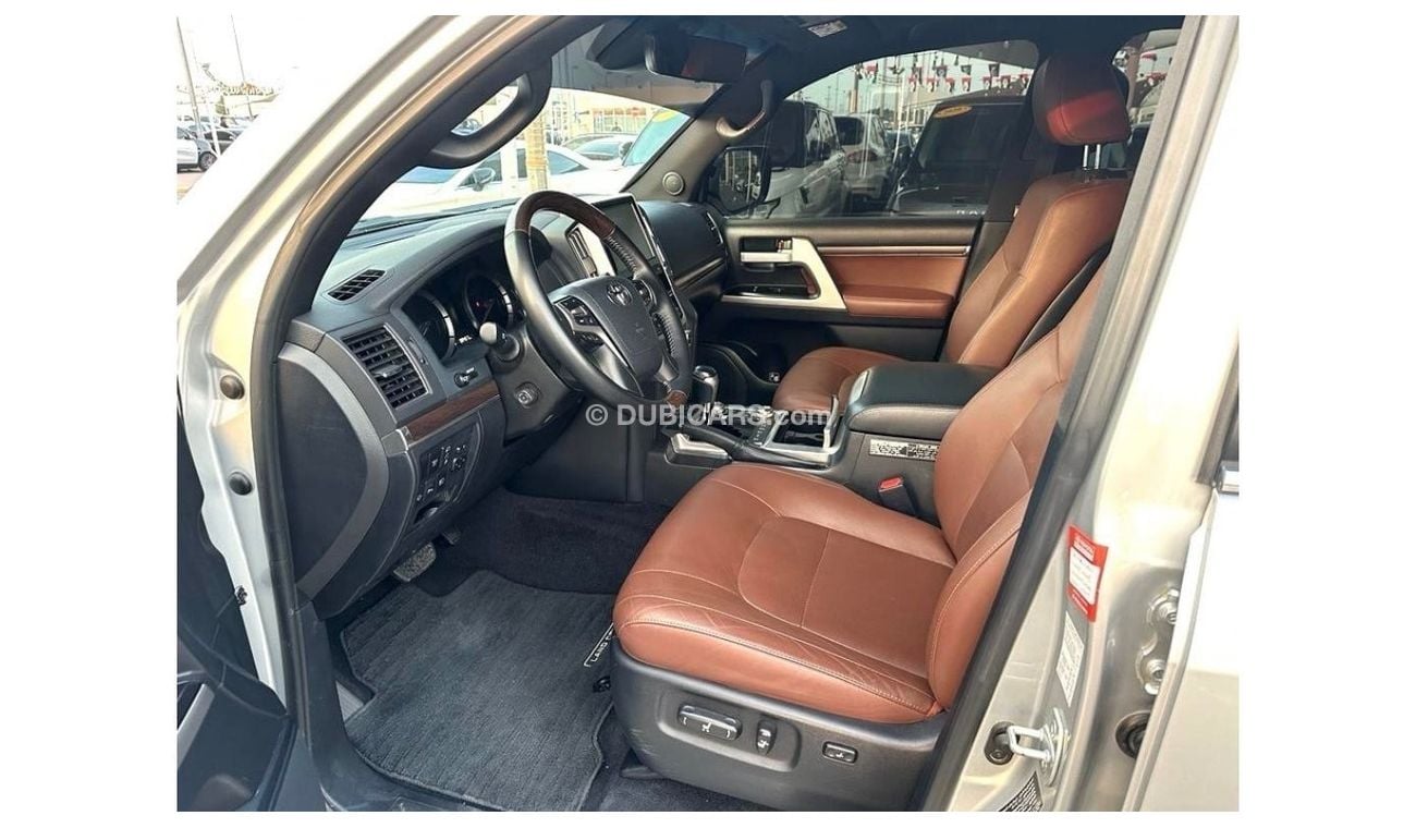 Toyota Land Cruiser VXR