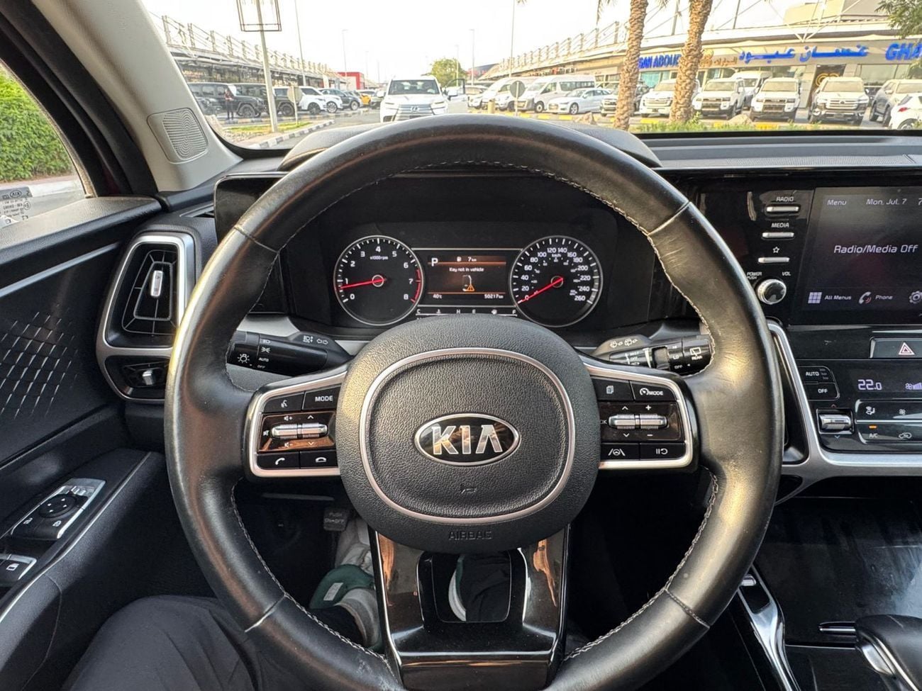 Kia Sorento Std 2.5L AWD KIA SORENTO 2.5L AWD UAE PASS