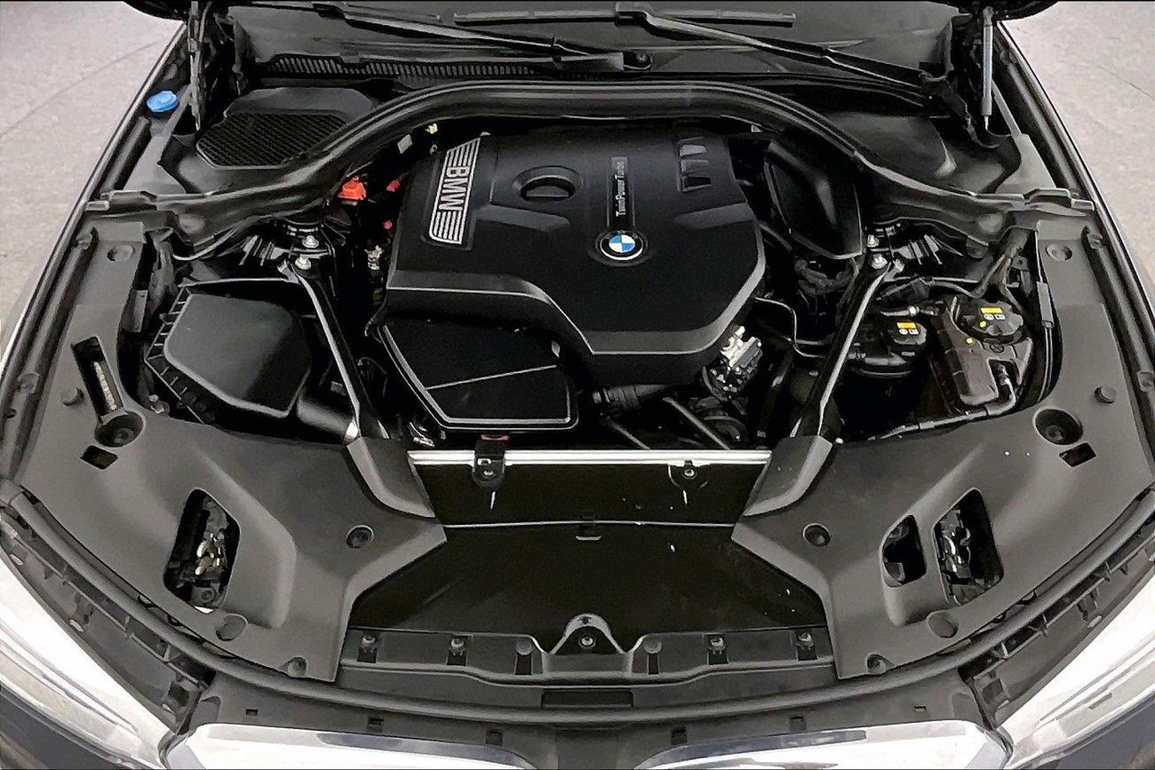 بي أم دبليو 530i Luxury + M Sport Package | شامل الضمان | 0 ﺪﻔﻋﺓ ﺃﻮﻟﻯ