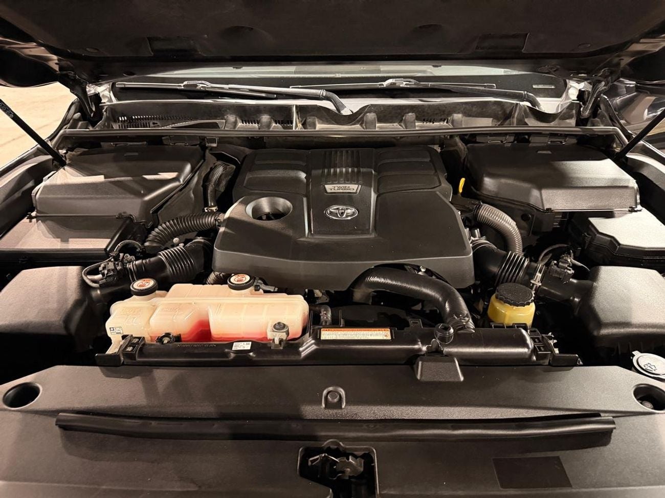 Toyota Land Cruiser VXR 3.5L