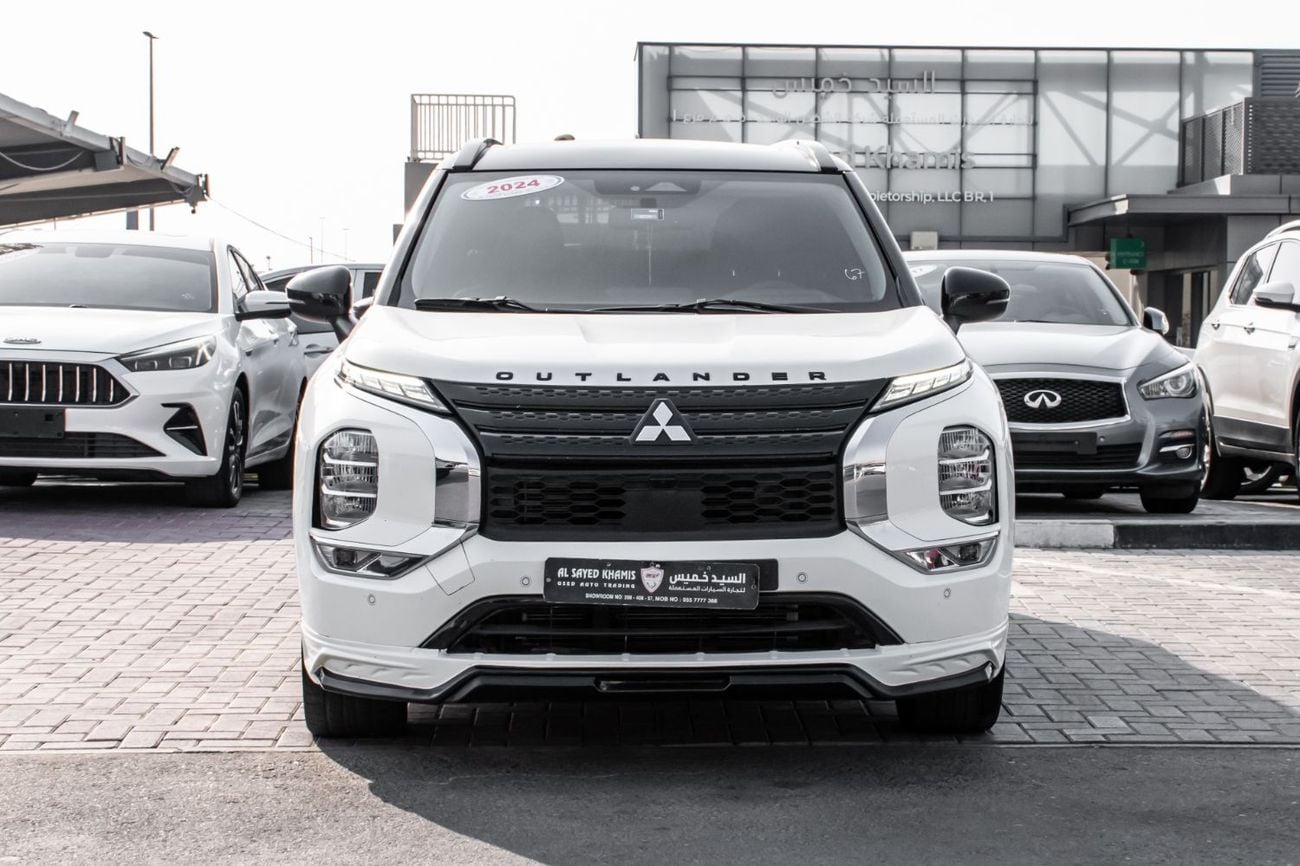 ميتسوبيشي آوتلاندر PREMIUM LAUNCH EDITION GCC Specs - Original Paint Free Accident Excellent Condition