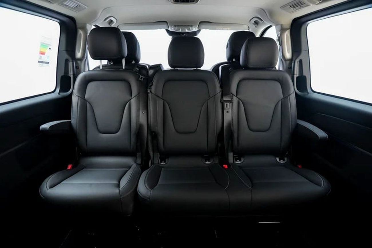 Mercedes-Benz V 300 V300 AVANTGARDE | GCC 0km | Agency Warranty | 360 View | 64 colors Ambeint Lights
