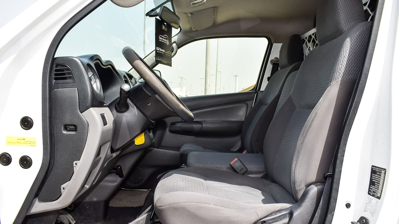 نيسان NV350 Van, 5 doors, Manual Gear, GCC specs, free accident