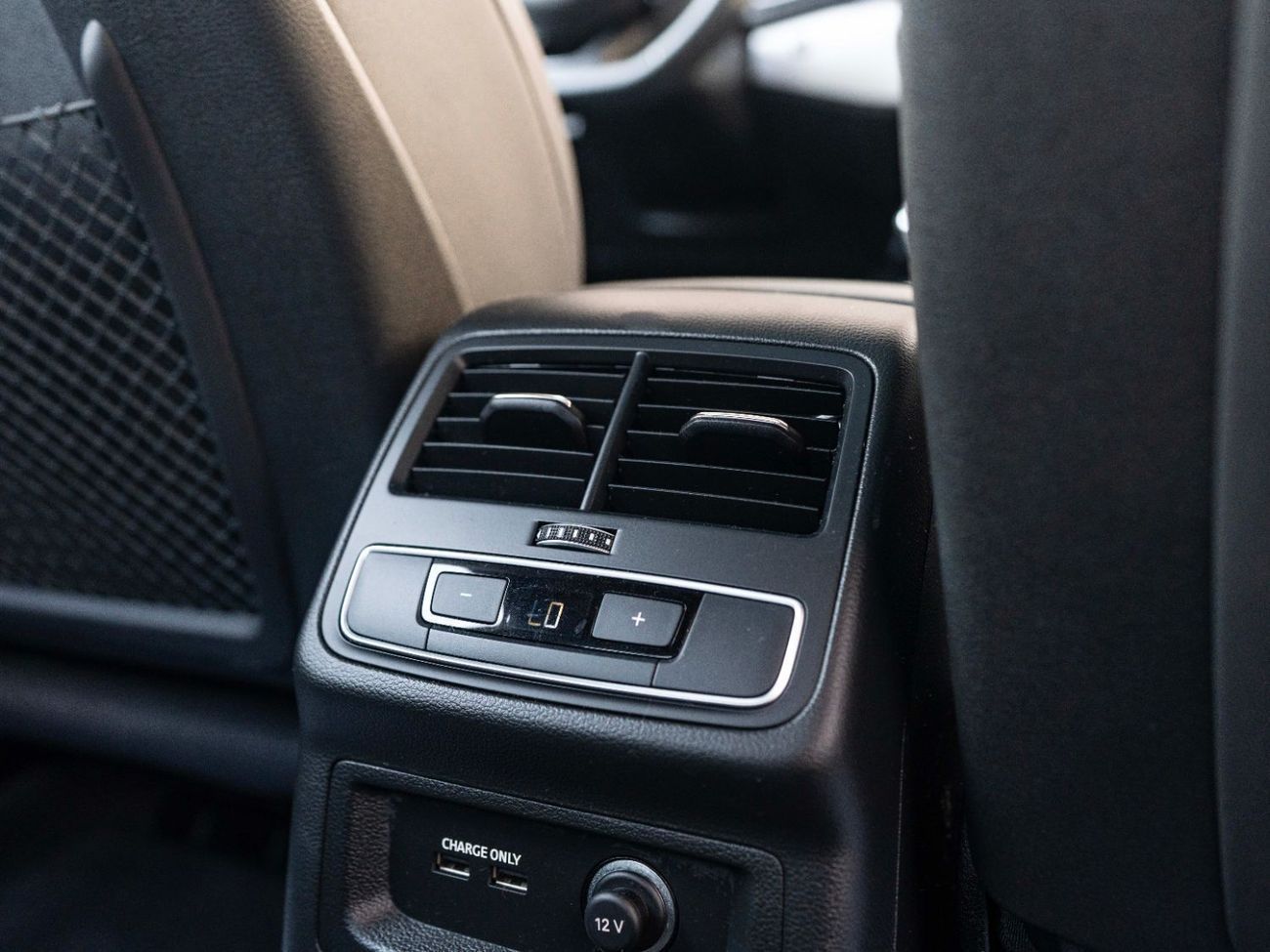 أودي A4 35 TFSI S Line 2.0L