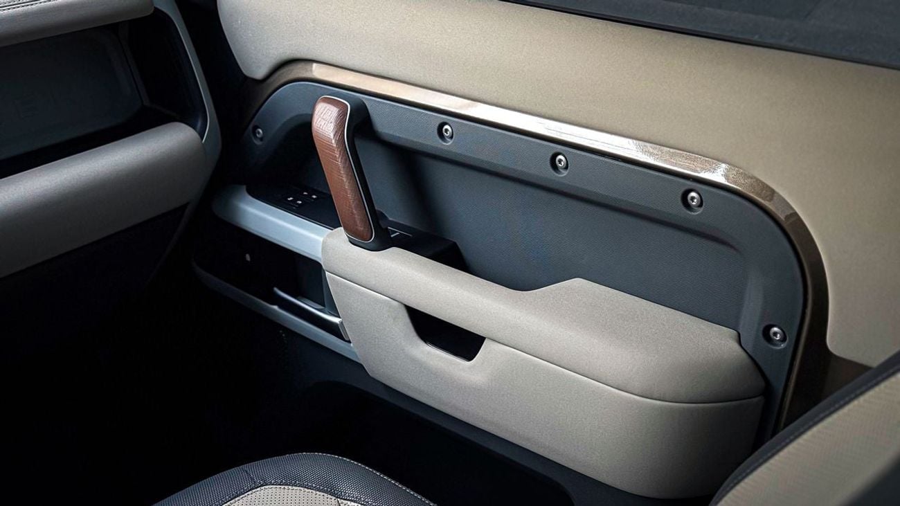 لاند روفر ديفندر P400 90 X-Dynamic HSE 3.0L (5 Seater)