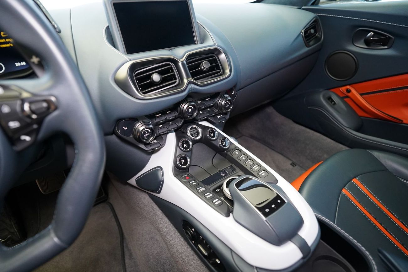 Aston Martin Vantage Std 4.0L