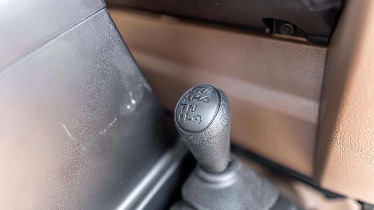 تويوتا لاند كروزر بيك آب 2025 Toyota Land Cruiser LC 79 2.8L AT Diesel with Chrome Bumper