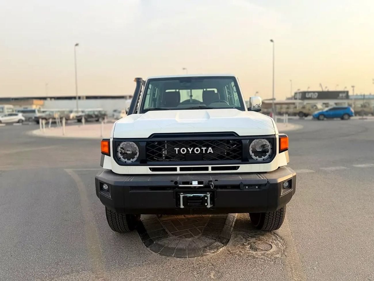 تويوتا لاند كروزر 70 LC79 LX Brand LC 79 LX Pick-up - GCC Specs
