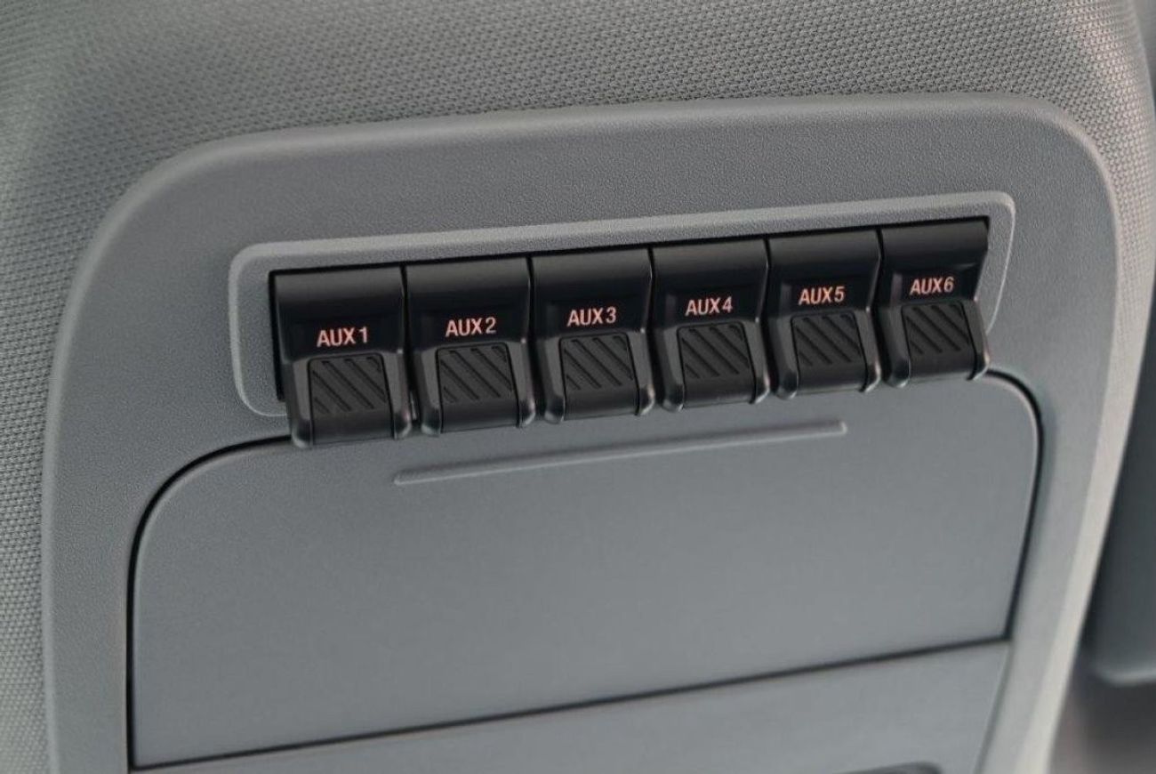 Ford F 550 Regular Chassis Cab XL 145" WB V8 6.7L Diesel 4X4 10 Speed AT