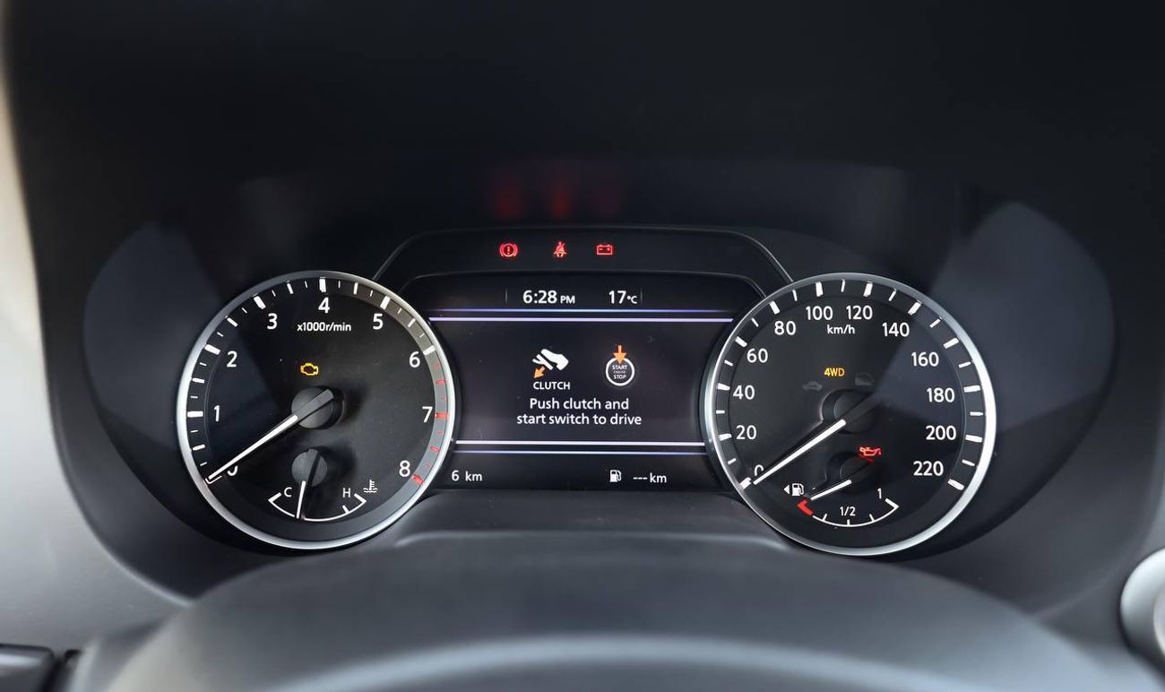 نيسان نافارا Std 2.5L 4WD M/T