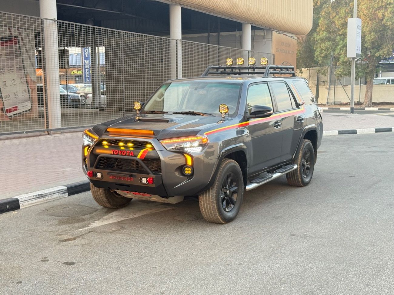 تويوتا Runner4 2017 SR5 PREMIUM SPORT 7 SEATER 4x4 USA SPEC