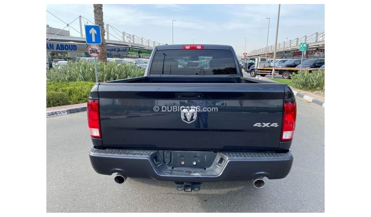 RAM 1500 Laramie Crew Cab AMERICAN SPEC NEAT AND CLEAN