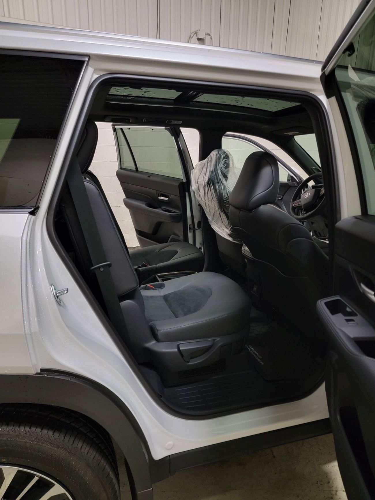 تويوتا جراند هايلاندر PLATINUM  HYBRID (Canadian spec)