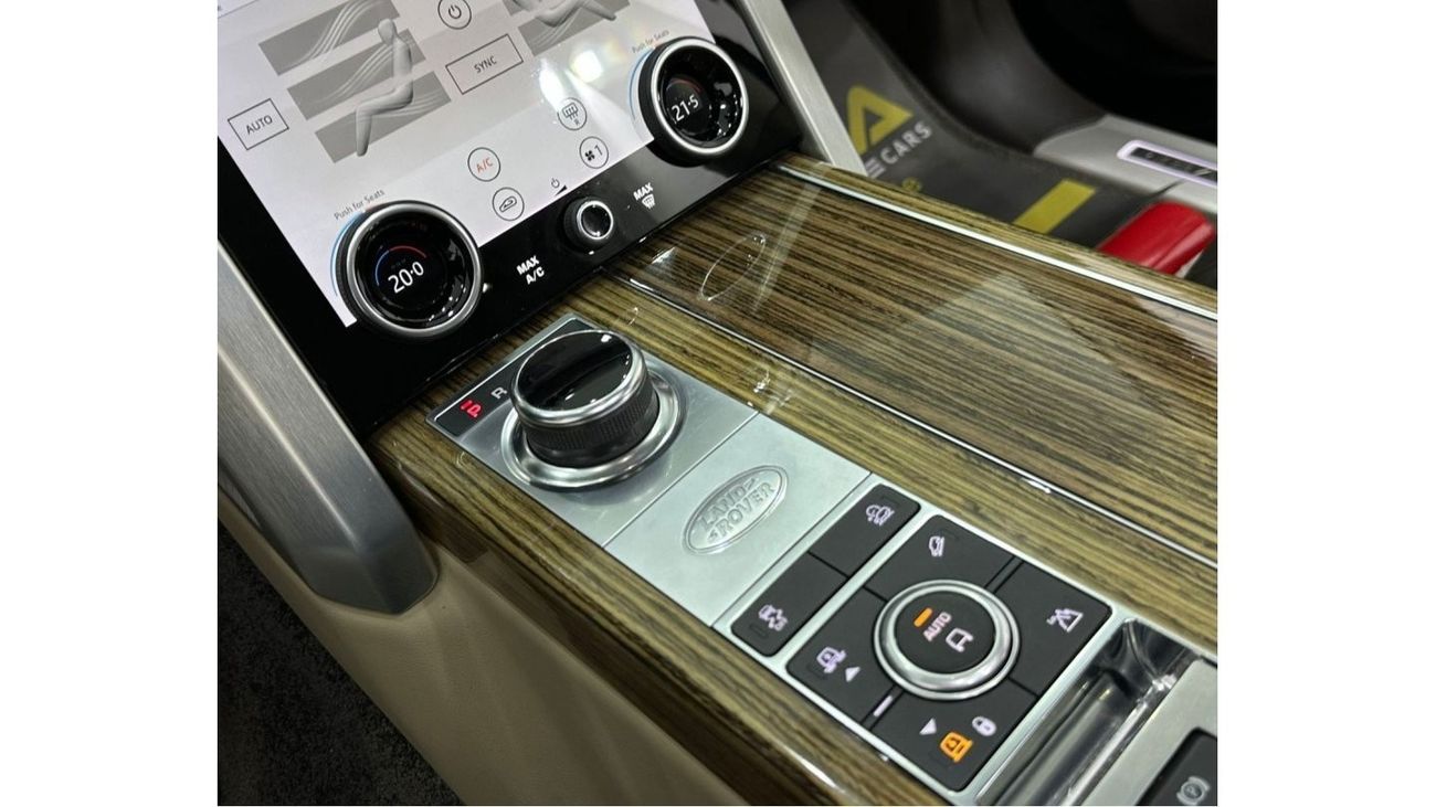Land Rover Range Rover 2019 Range Rover Vogue, Warranty, Full Range Rover Service History, Low Kms, Excellent Condition GCC