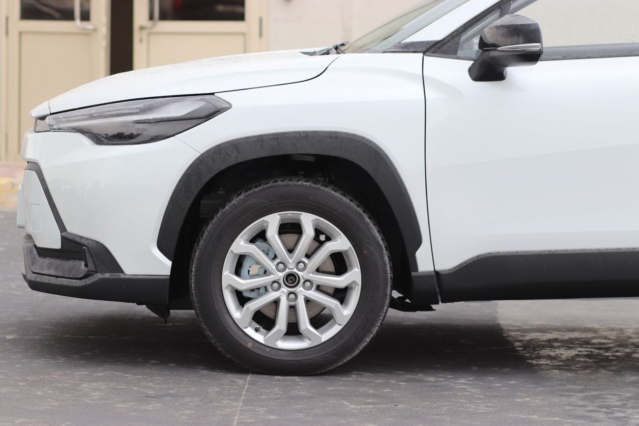 تويوتا فرونتلاندر 2.0L HYBRID, FACELIFT , ELECTREIC SEAT, LEATHER SEAT, SUNROOF, ELECTRIC BACK DOOR, MODEL 2025