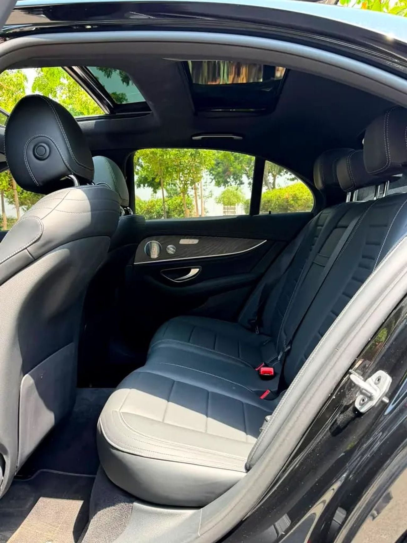 Mercedes Benz E350 4MATIC (NON GCC)