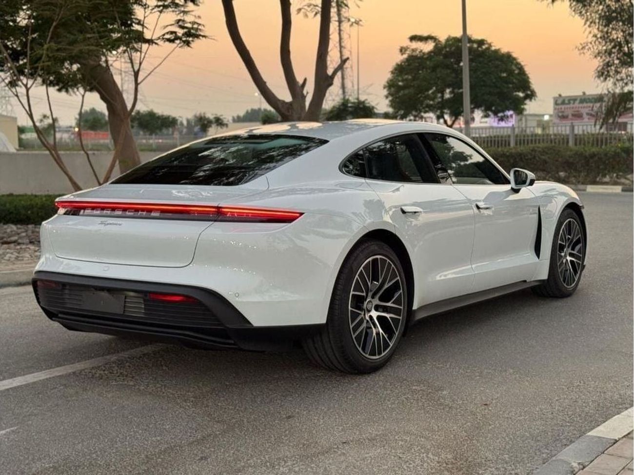 Porsche Taycan STANDARD