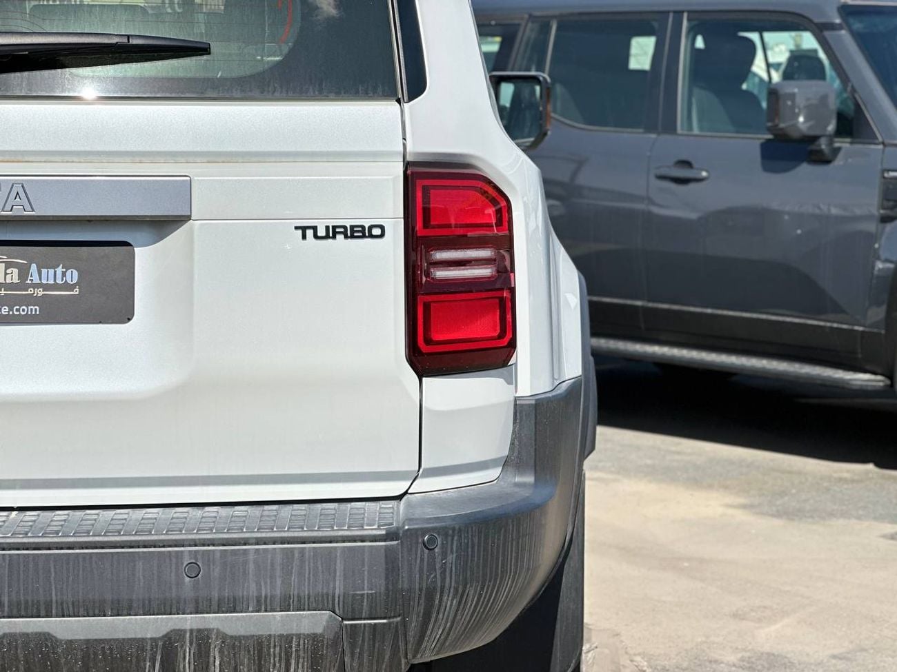 تويوتا برادو 2.8 لتر تيربو ديزل أوتوماتيك // 2026 // خيار ALR مع ثلاجة، فتحة سقف، مشغل DVD وكاميرا خلفية // عرض خ