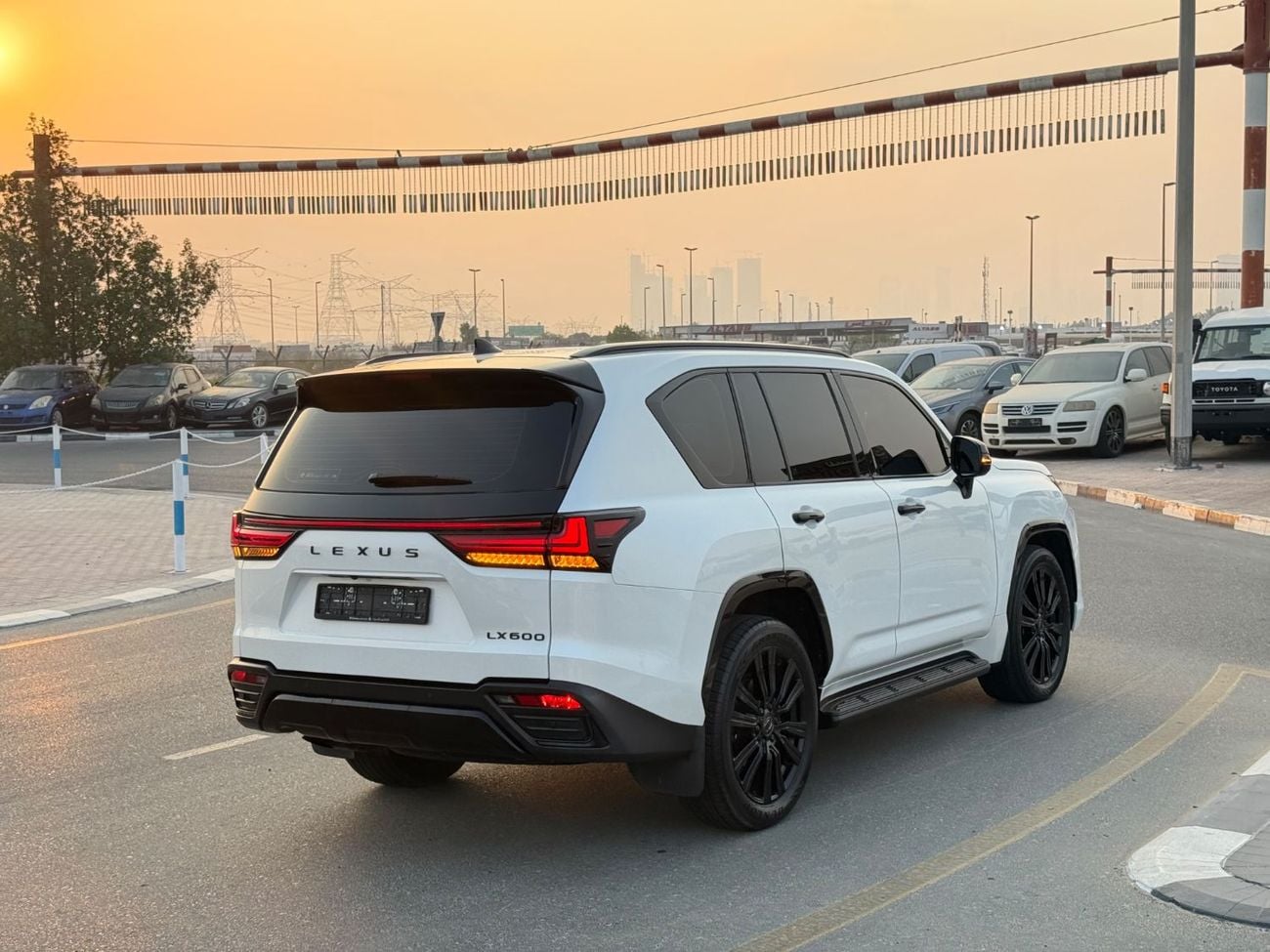 Lexus LX600 SIGNATURE 2023 LEXUS Lx600 SIGNATURE 7 SEATS 3.5TT AL FUTTAIM GCC 1st OWNER   KM: 71,000 PRICE: