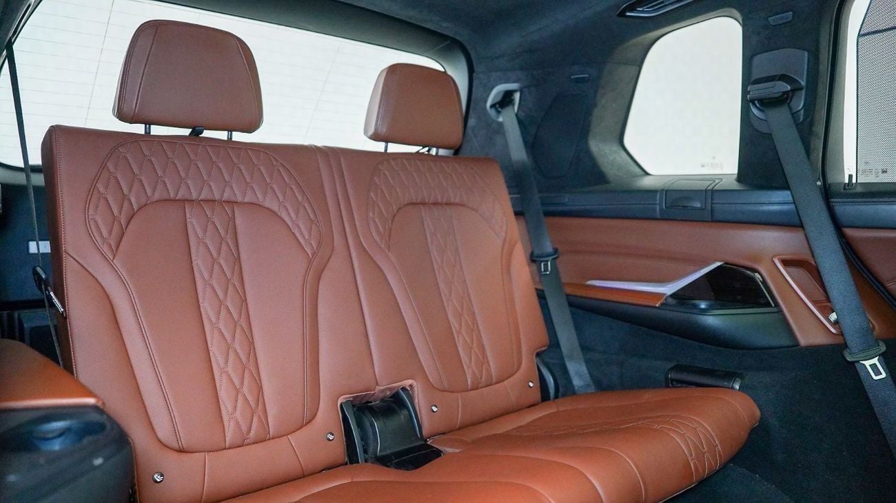 BMW X7 M50i 4.4L (530 HP) UAE's Very Best Example | 2 Years Free Servicing | AED 3,870 Per Month