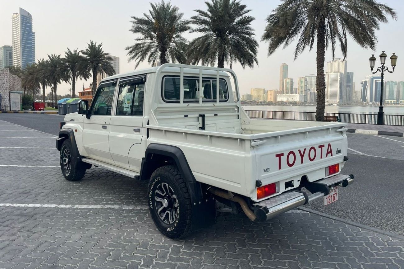 Toyota Land Cruiser Pick Up diesel 4.5 liter ,right hand drive 4 doors manual transmission 2023 model