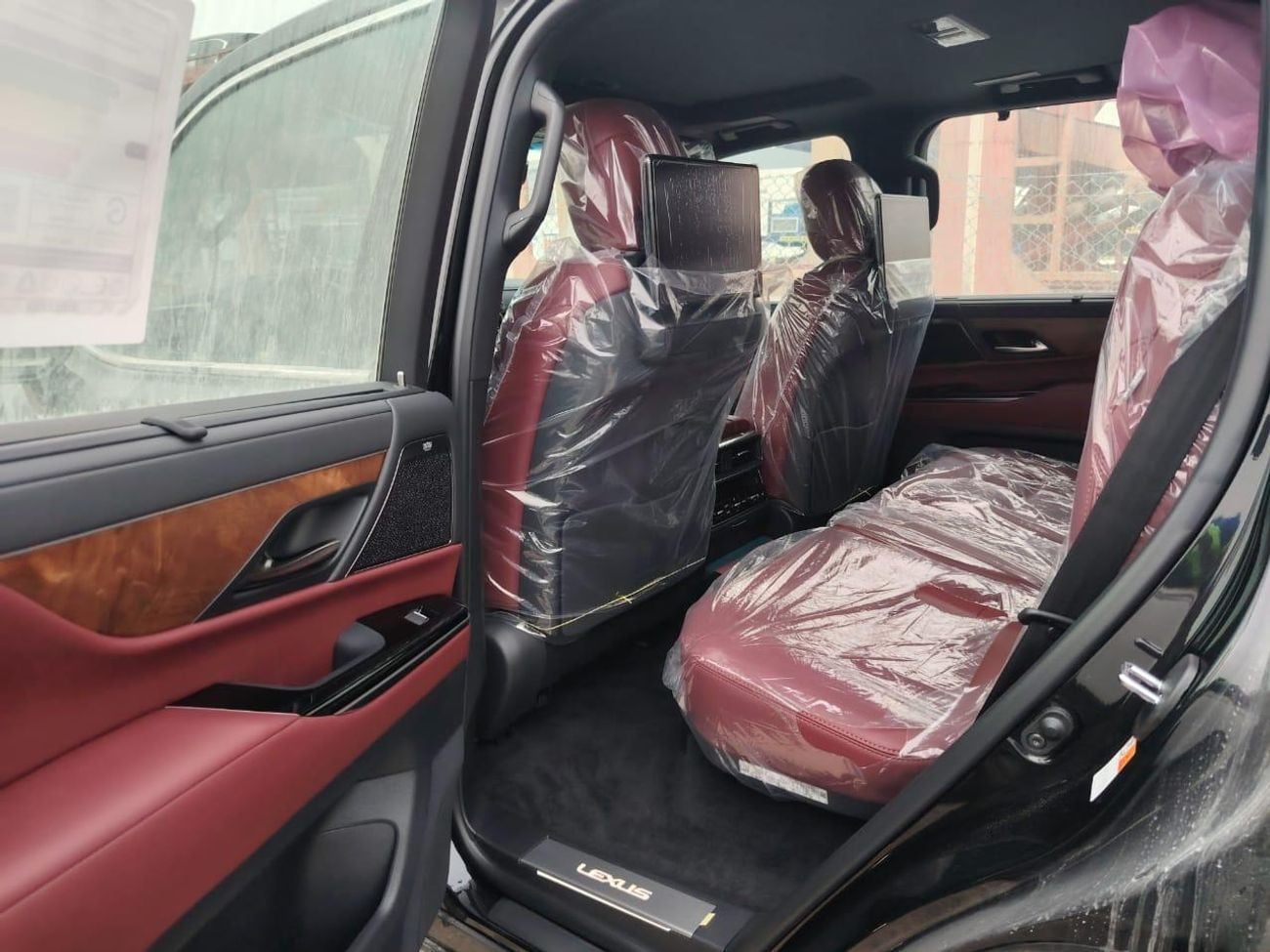 لكزس LX 700h Signature