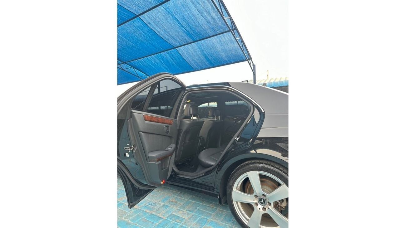 مرسيدس بنز E 350 السيارة بحالة ممتازة مرسيدس بنز 2011 E350 من الداخل جلد أسود دفع ثنائي