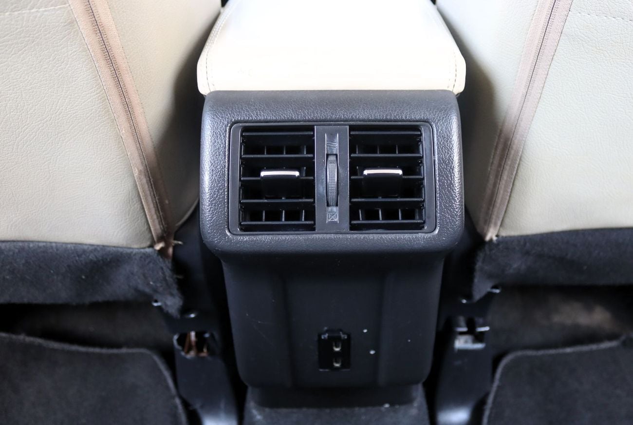 Mitsubishi Outlander GLX HIGHLINE LEATHER ACCIDENTS FREE - GCC - 7STR - 4 WD - PERFECT CONDITION INSIDE OUT