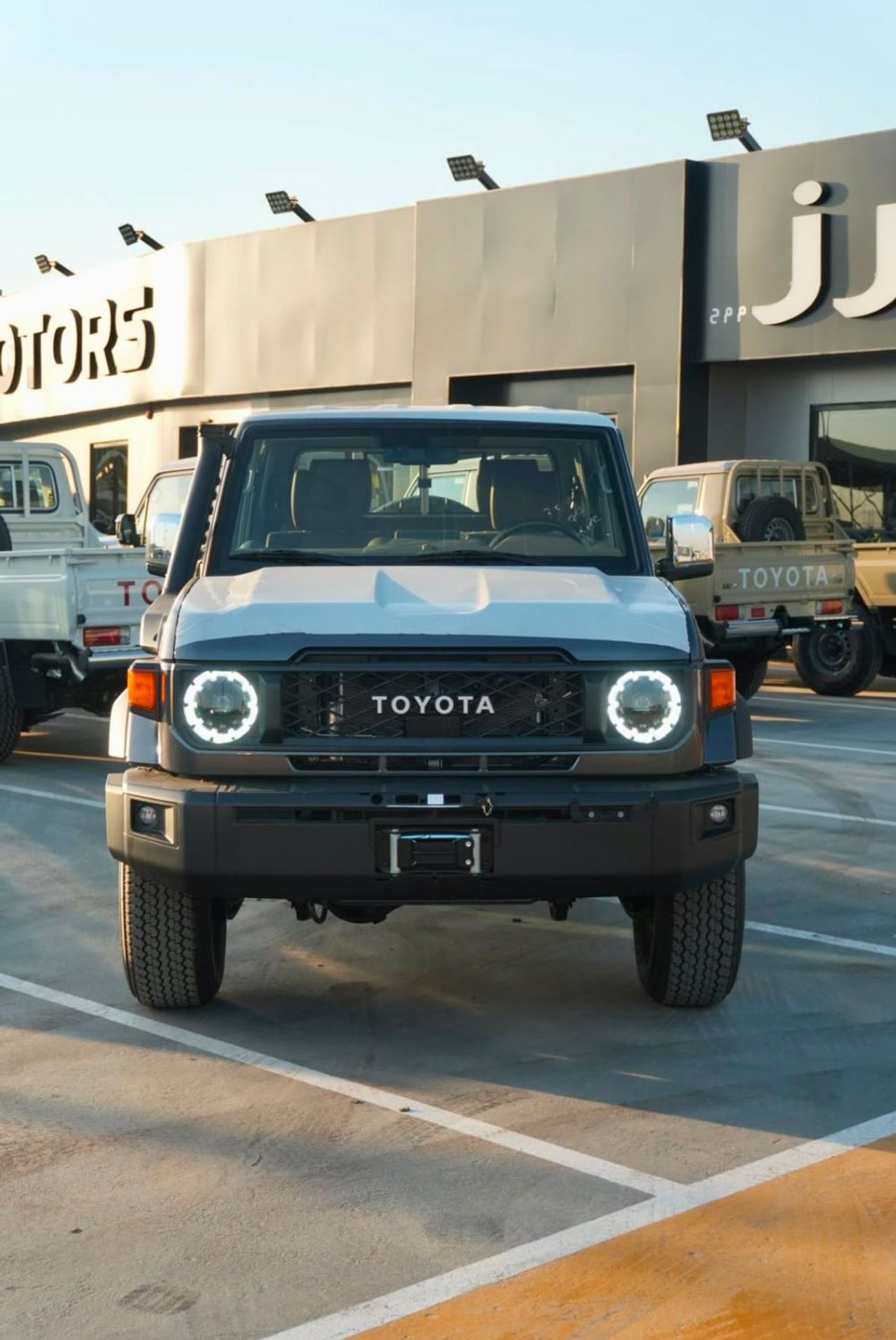 تويوتا لاند كروزر بيك أب 70 LC 79 - 4.0L - PETROL - AUTOMATIC - 2026